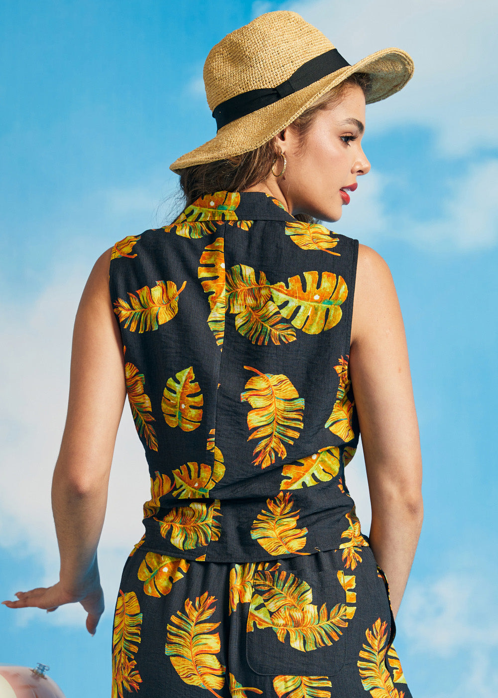 Feel the Morning Breeze Convertible Collar Shirt