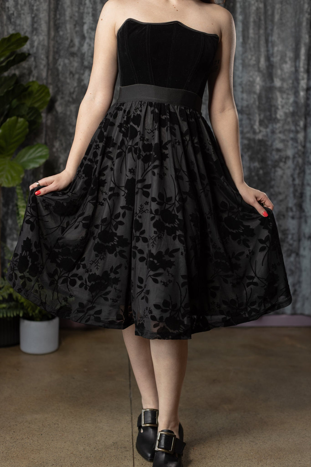 The Mysteria Velvet Flocked Gothic Floral Full Skirt